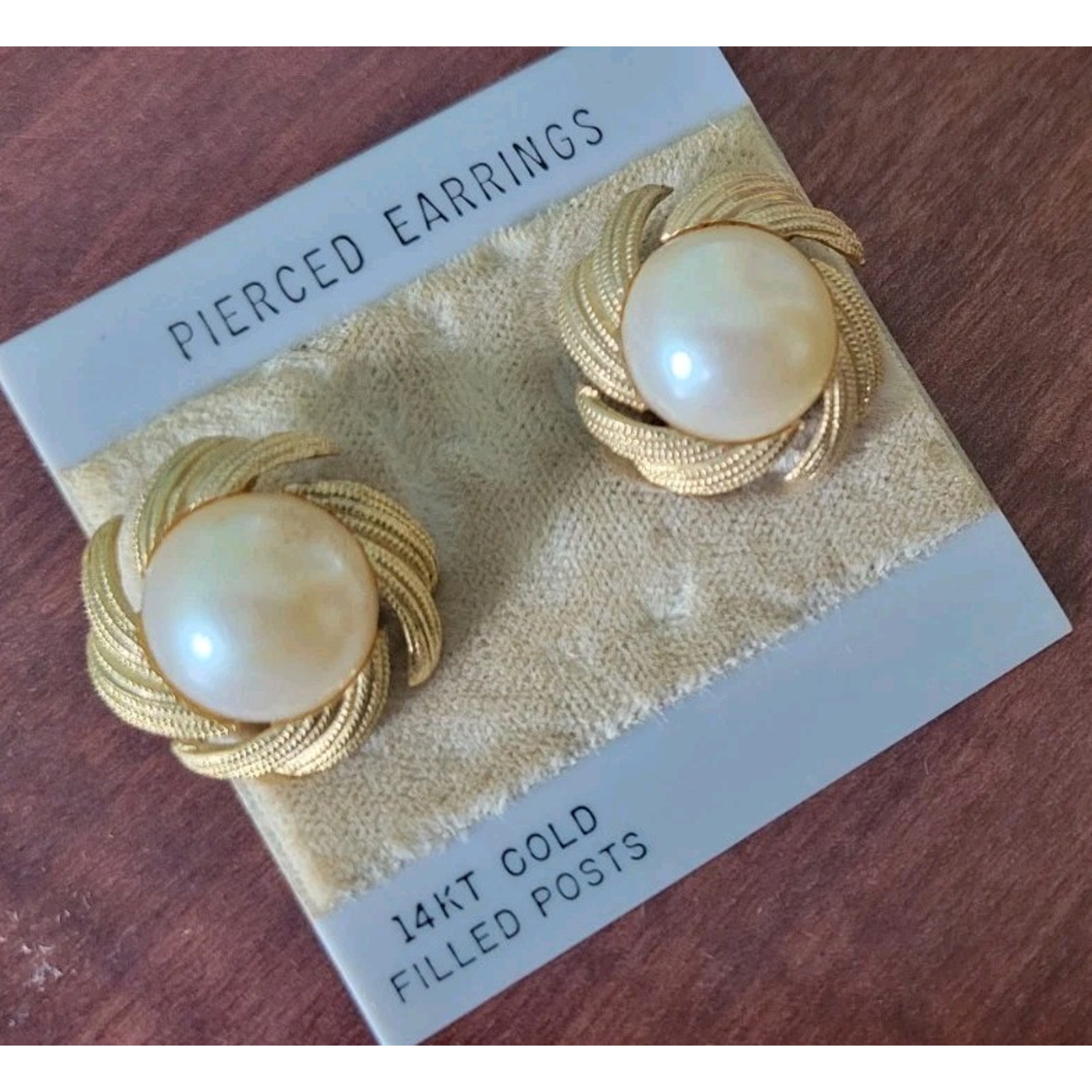 14 Kt Gold Pierced Earrings Faux Pearl WGold Twist See Pics  Description